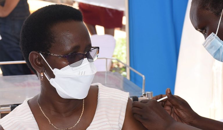 Uganda launches the COVID-19 vaccination campaign